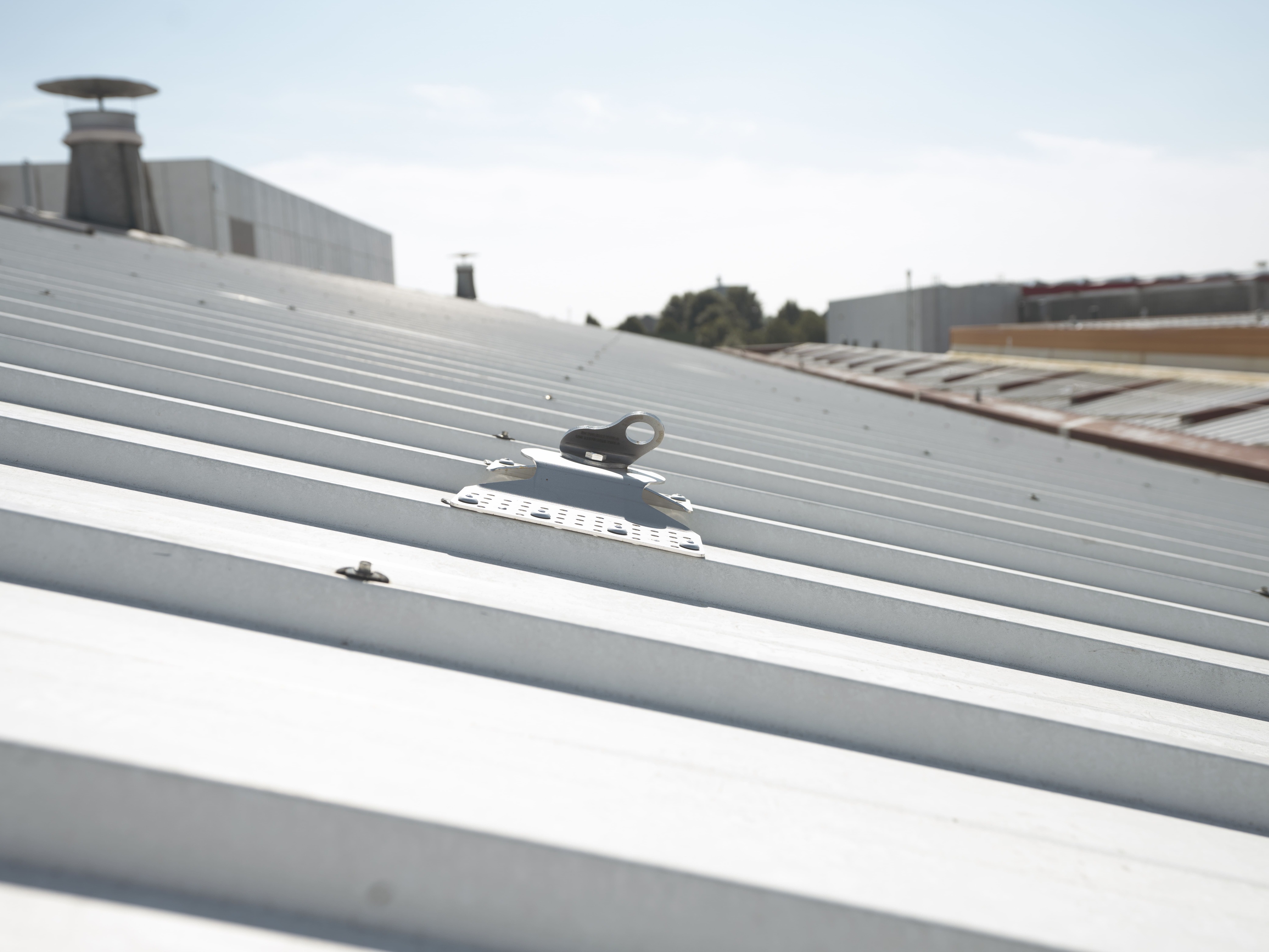 LINEAVITATRILOB_LINEAVITALIBERA_PARAPETTOSK21_AP23_VERTICALX_INDUSTRIALE_COPERTURE_CARRAROGROUP_8